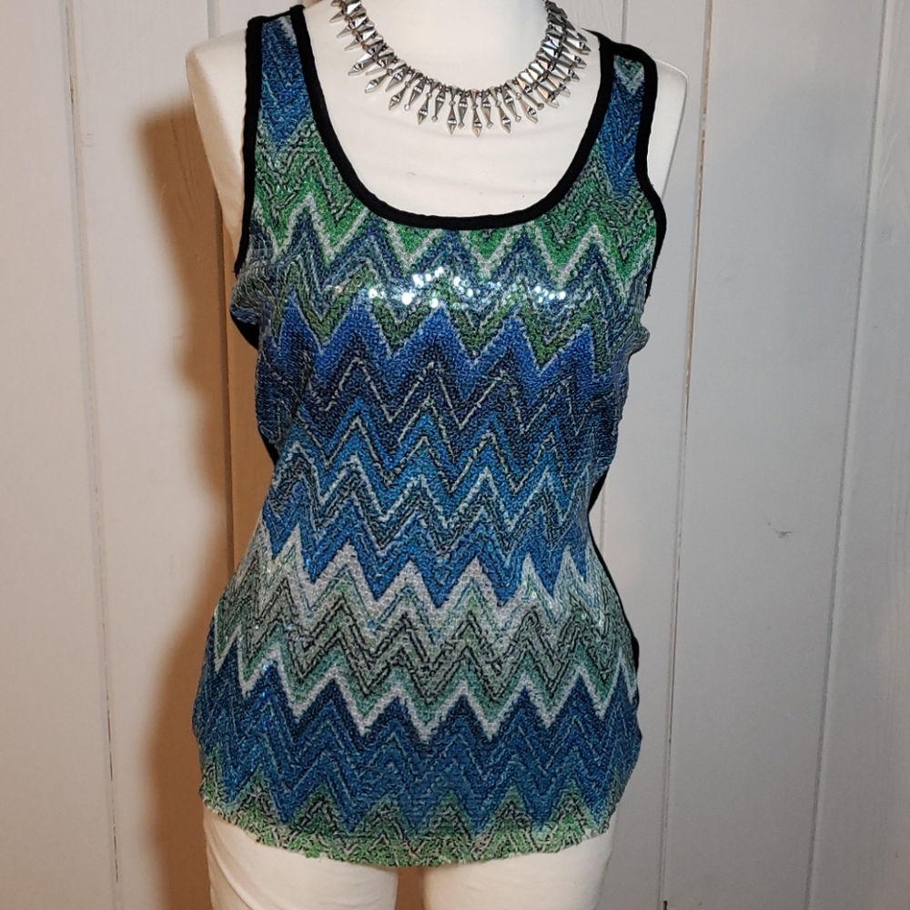 Lightly worn Fun front colorful top